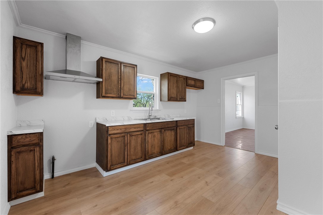 1007 S Van Buren Street, McGregor, Texas image 5