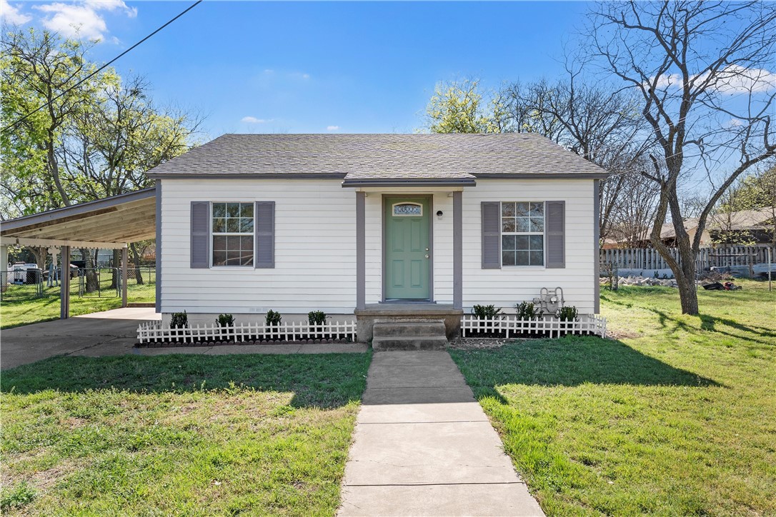 1007 S Van Buren Street, McGregor, Texas image 1
