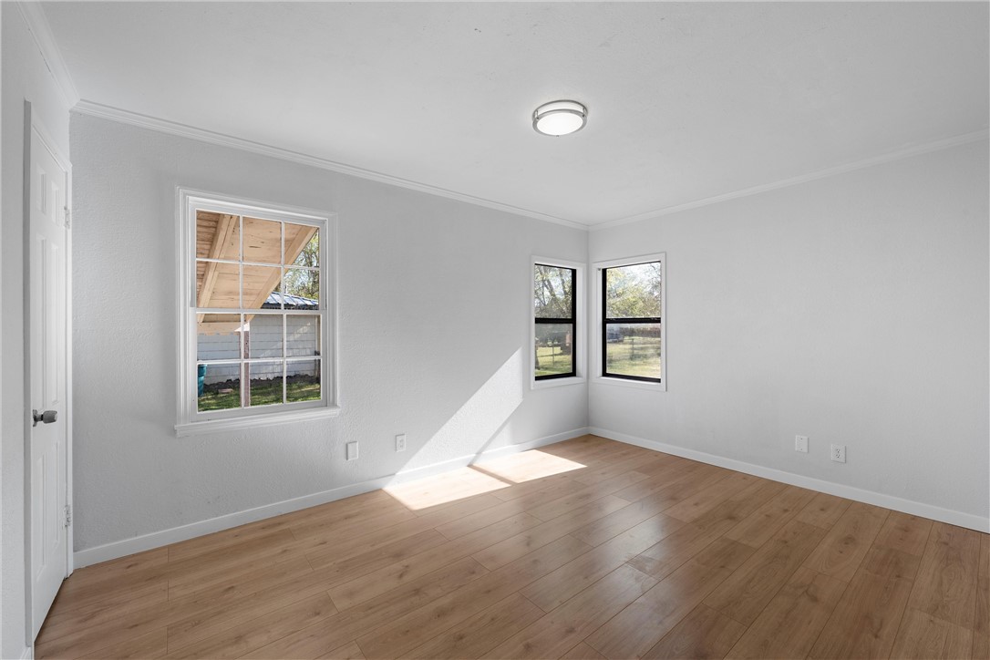 1007 S Van Buren Street, McGregor, Texas image 10