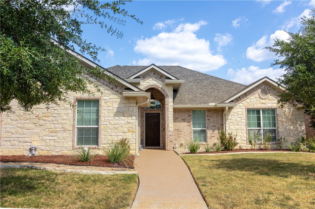909 Princess Diana Drive, McGregor, Texas image 1