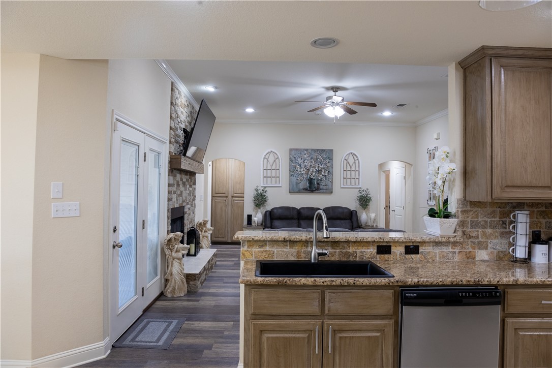 909 Princess Diana Drive, McGregor, Texas image 17