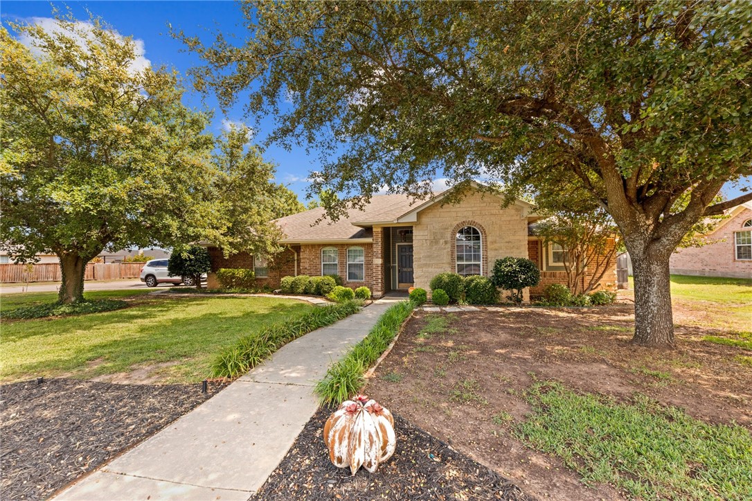 509 Sapphire Boulevard, Hewitt, Texas image 1