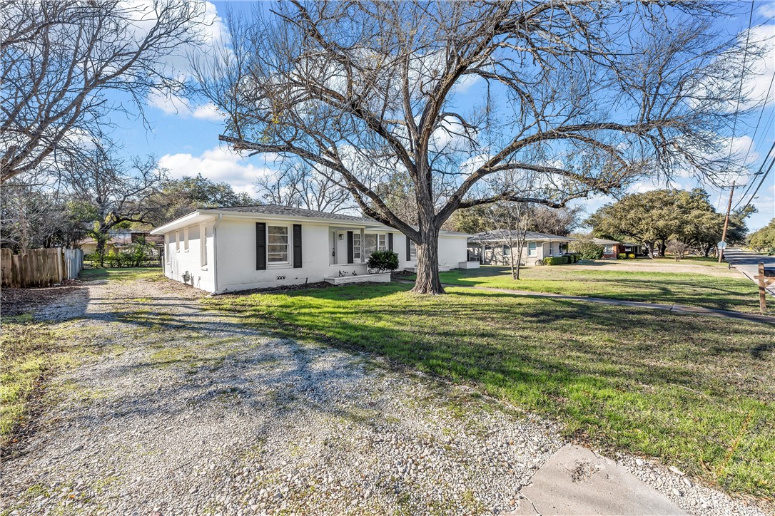 2416 Lake Air Drive, Waco, Texas image 3