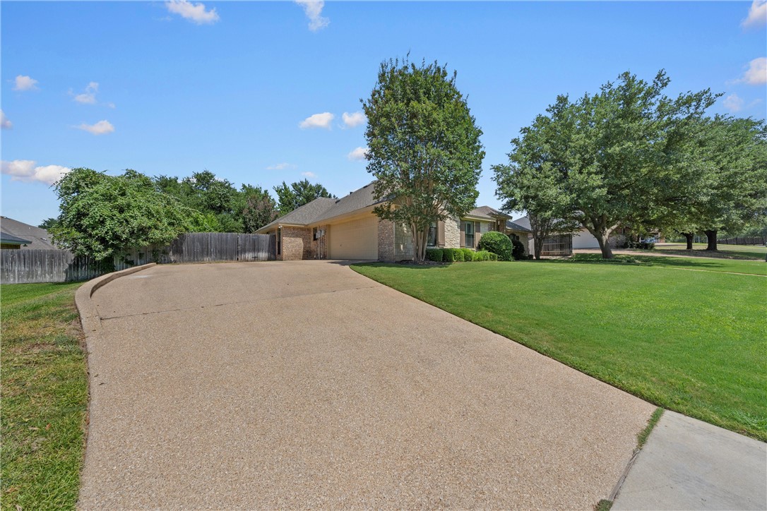 9116 Wolf Creek Drive, Woodway, Texas image 2