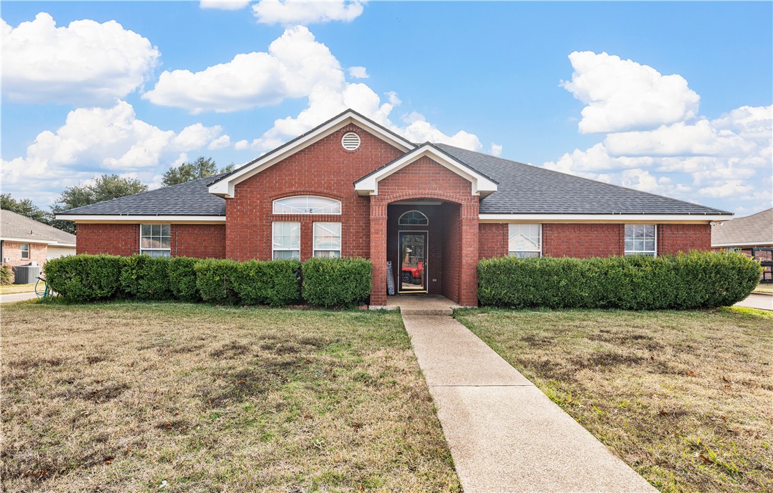 216 Toluca Trail, Hewitt, Texas image 1