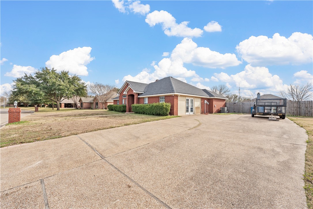 216 Toluca Trail, Hewitt, Texas image 2