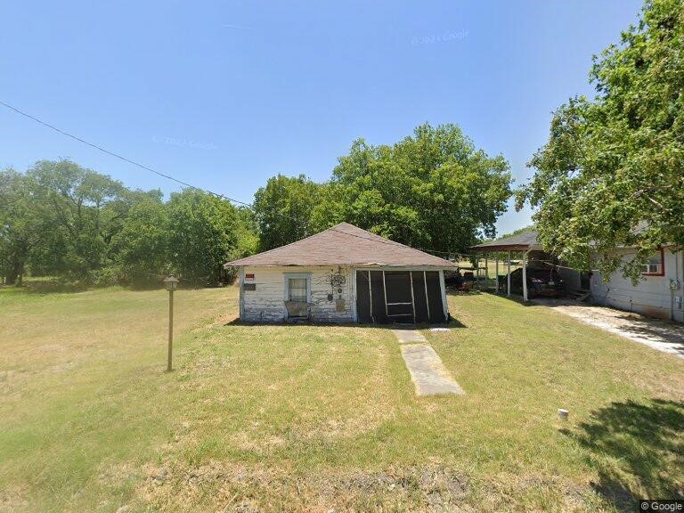 209 N Elm Street, Mart, Texas image 1