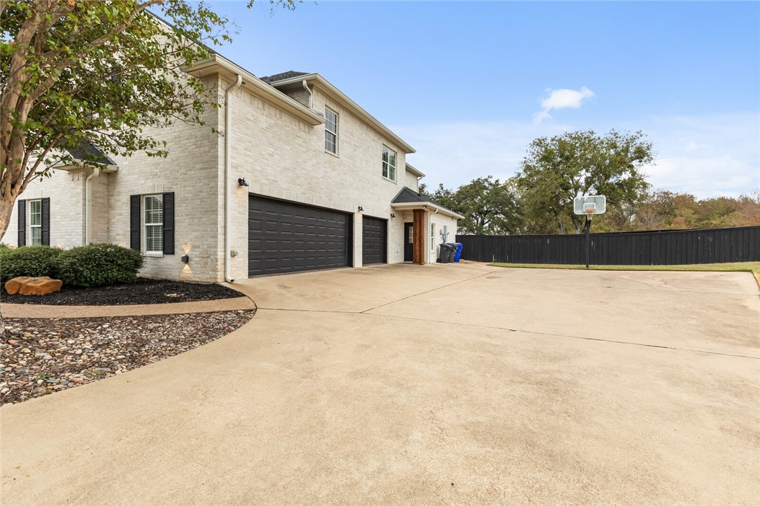 295 Settlers Creek Trail, Woodway, Texas image 10