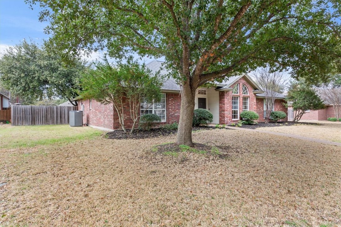 817 Stoneridge Drive, Hewitt, Texas image 3