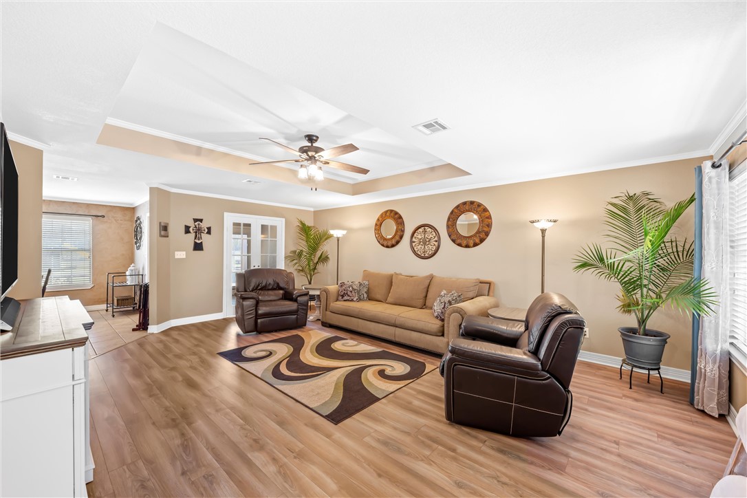 255 Paloma Drive, Woodway, Texas image 3