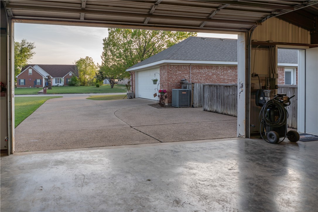 255 Paloma Drive, Woodway, Texas image 30
