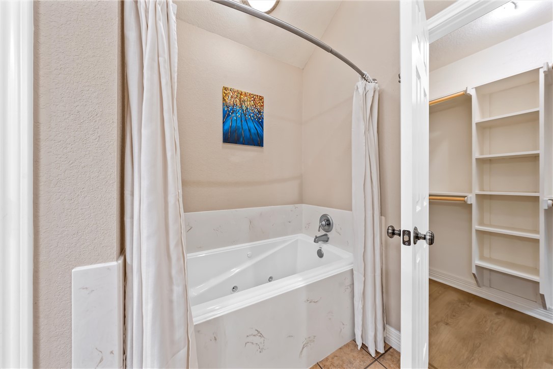 255 Paloma Drive, Woodway, Texas image 12