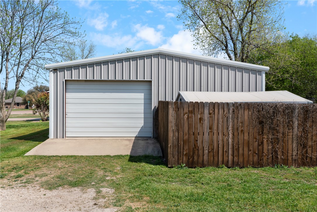 304 Randy Drive, Woodway, Texas image 6