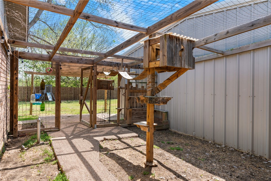 304 Randy Drive, Woodway, Texas image 30