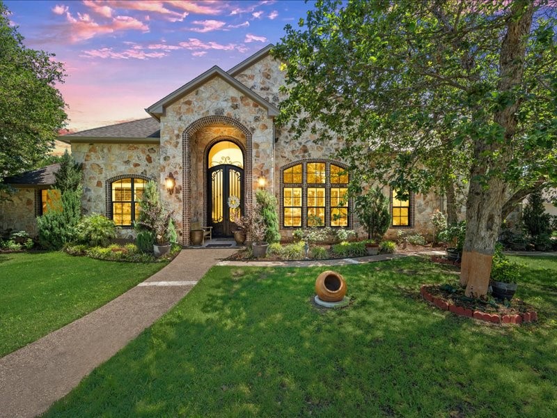 8456 Spicewood Springs Road, China Spring, Texas image 1