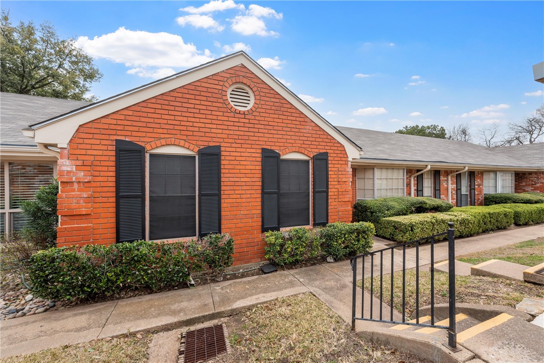 5030 Lake Shore Drive, Waco, Texas image 1