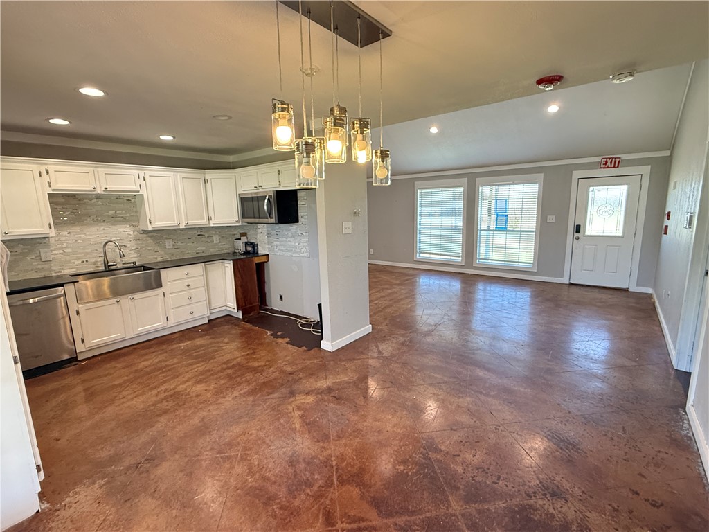 634 Randy Drive, Woodway, Texas image 9