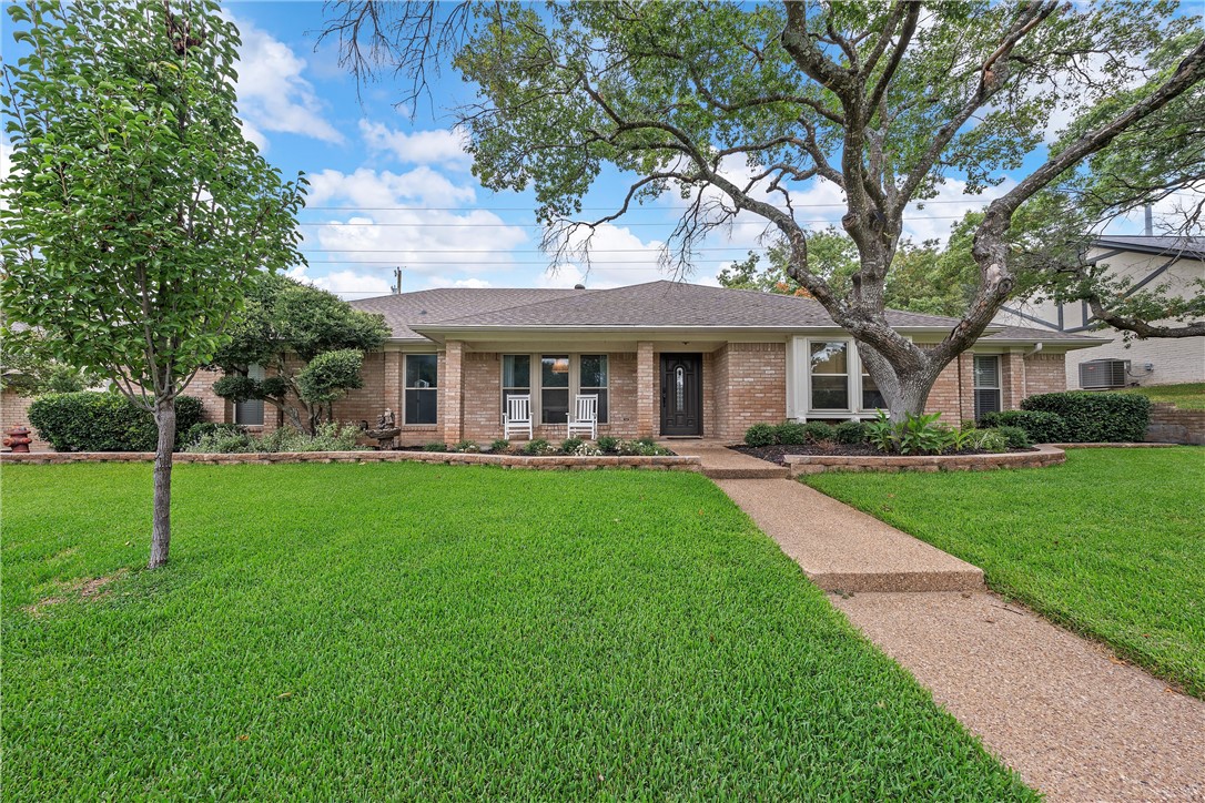 9921 Burgundy Lane, Woodway, Texas image 2