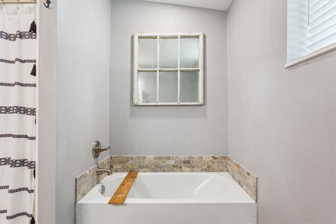 1576 Hcr 2302 S, Abbott, Texas image 25