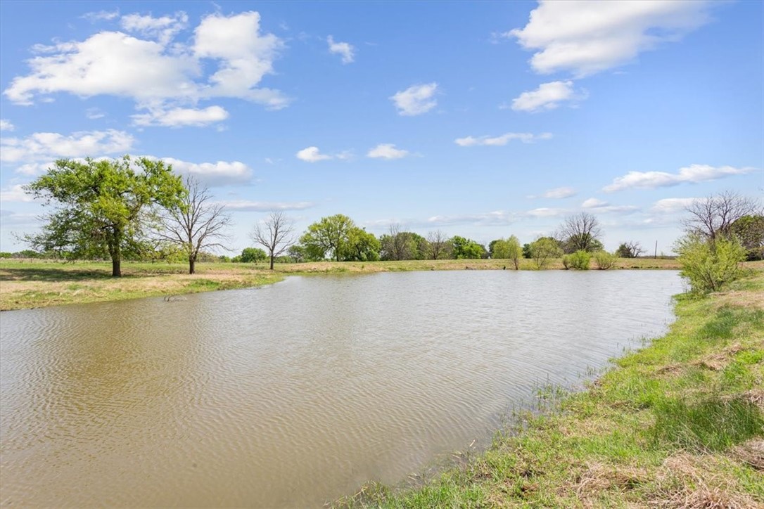 1576 Hcr 2302 S, Abbott, Texas image 42