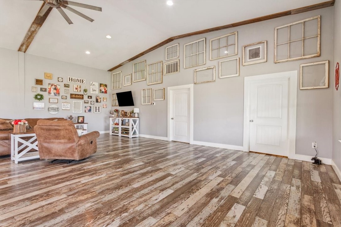 1576 Hcr 2302 S, Abbott, Texas image 12