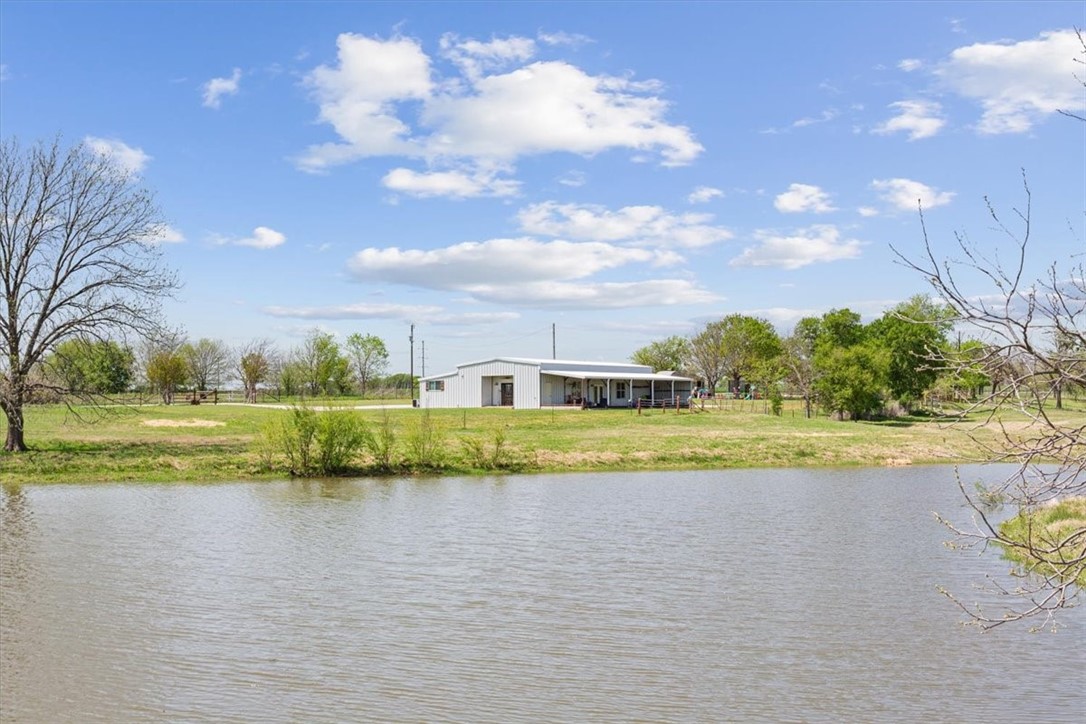 1576 Hcr 2302 S, Abbott, Texas image 3