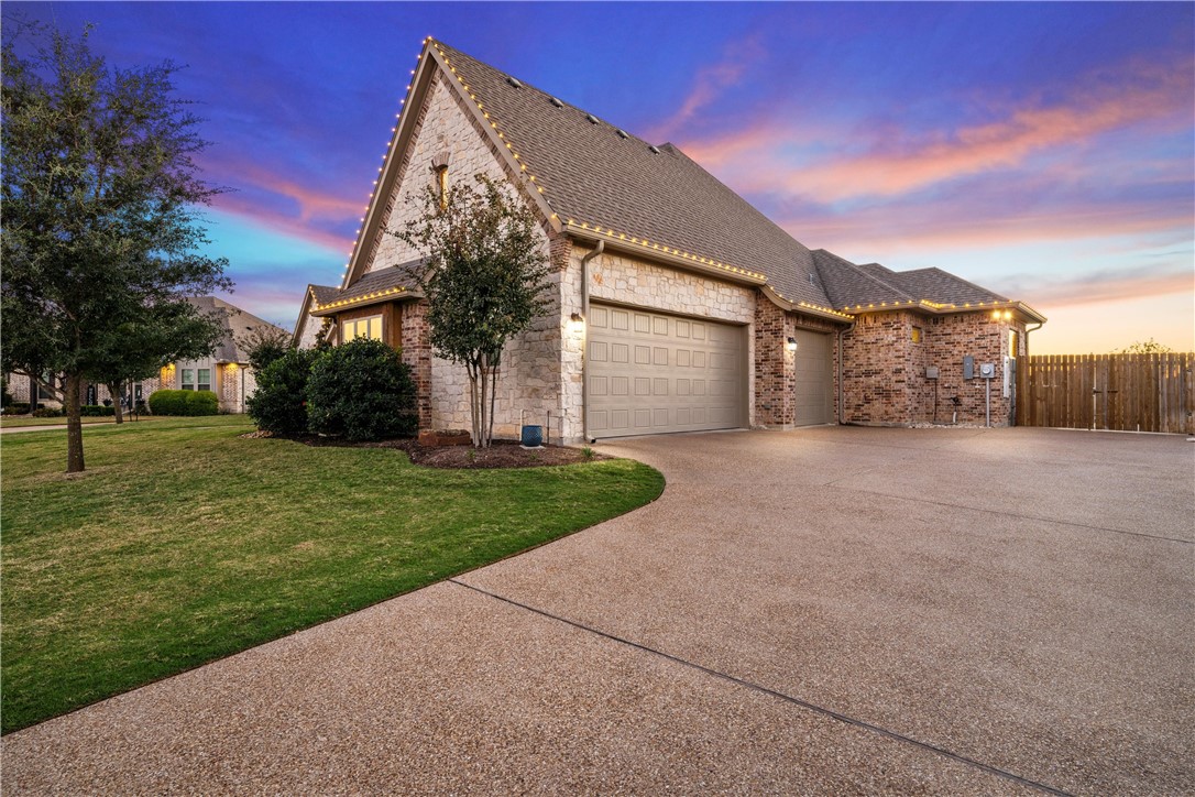 412 Stone Manor Drive, McGregor, Texas image 2