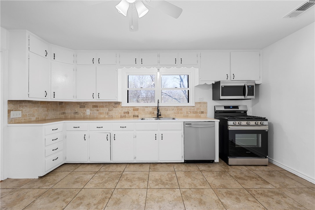 701 Camp Drive, Waco, Texas image 9