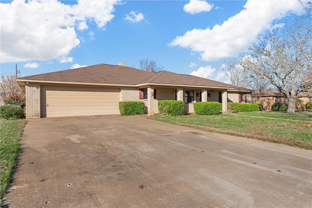 340 N Ave B, Crawford, Texas image 3