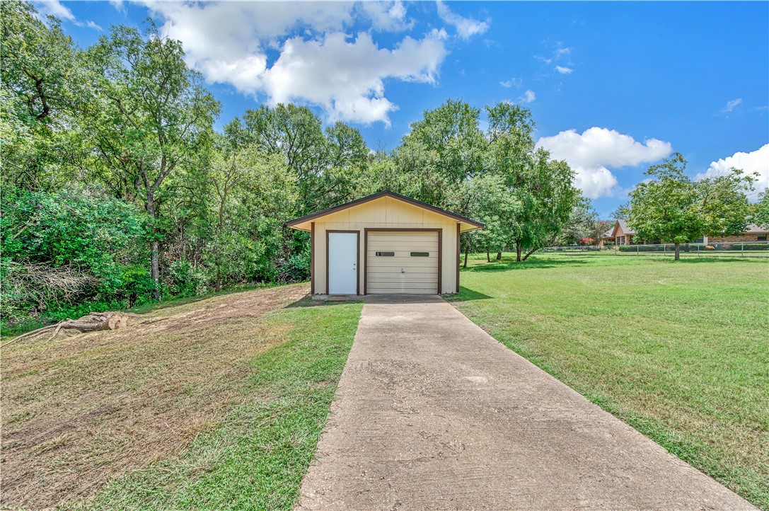 2402 White Street, Clifton, Texas image 34