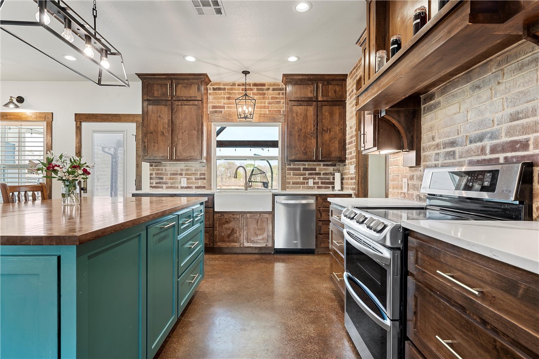 399 Satin Road, Chilton, Texas image 11