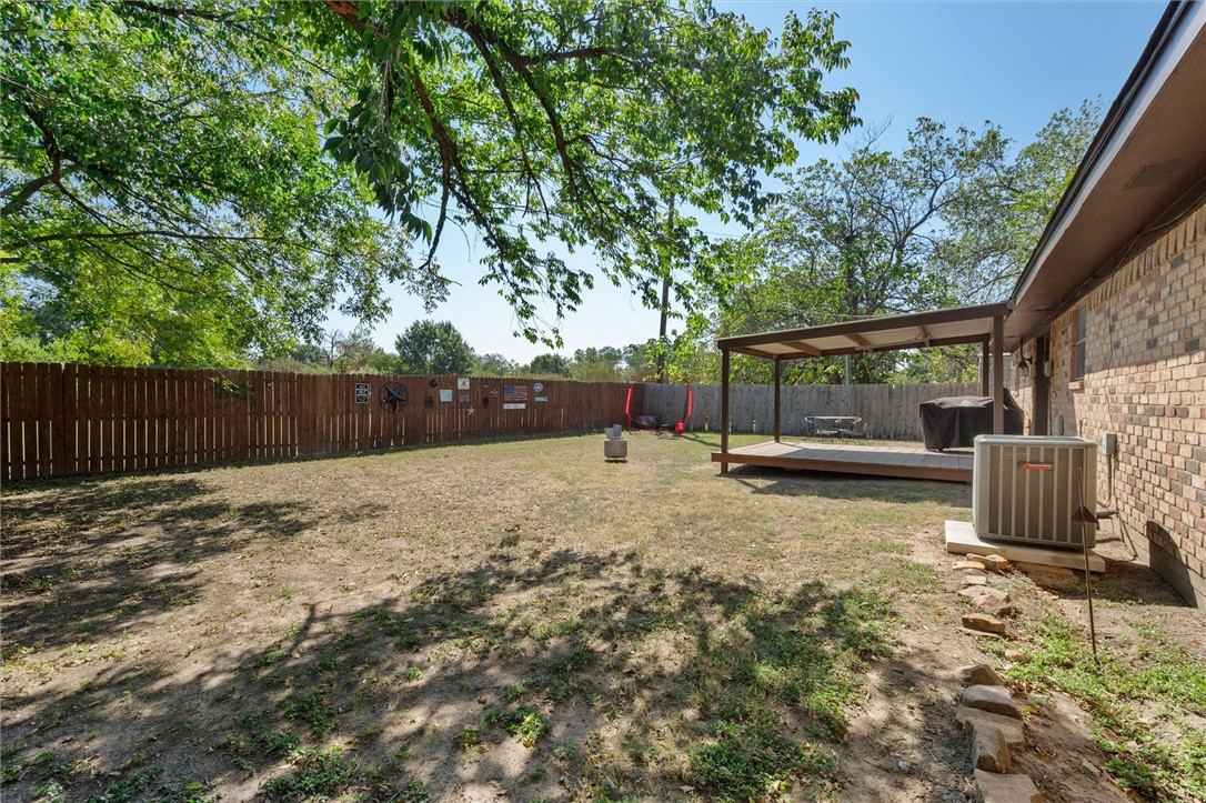 205 Castle Circle, Blooming Grove, Texas image 5