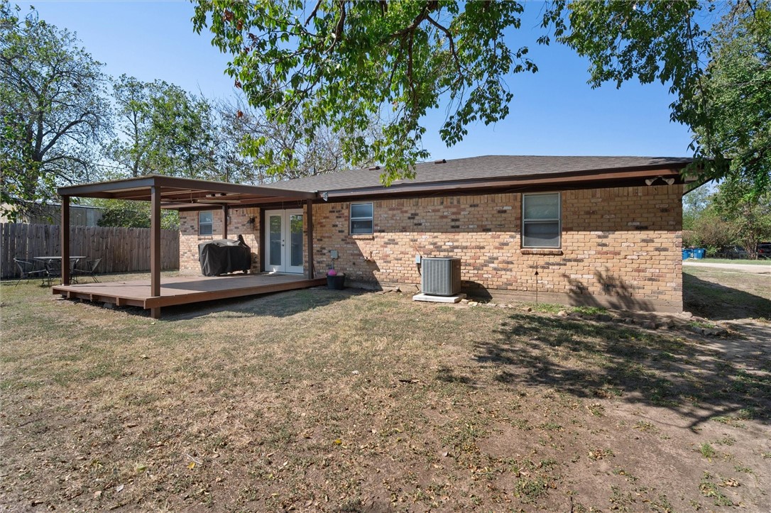 205 Castle Circle, Blooming Grove, Texas image 4