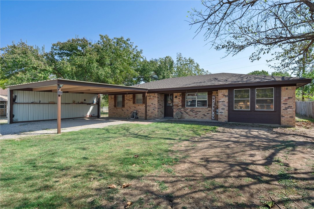 205 Castle Circle, Blooming Grove, Texas image 1