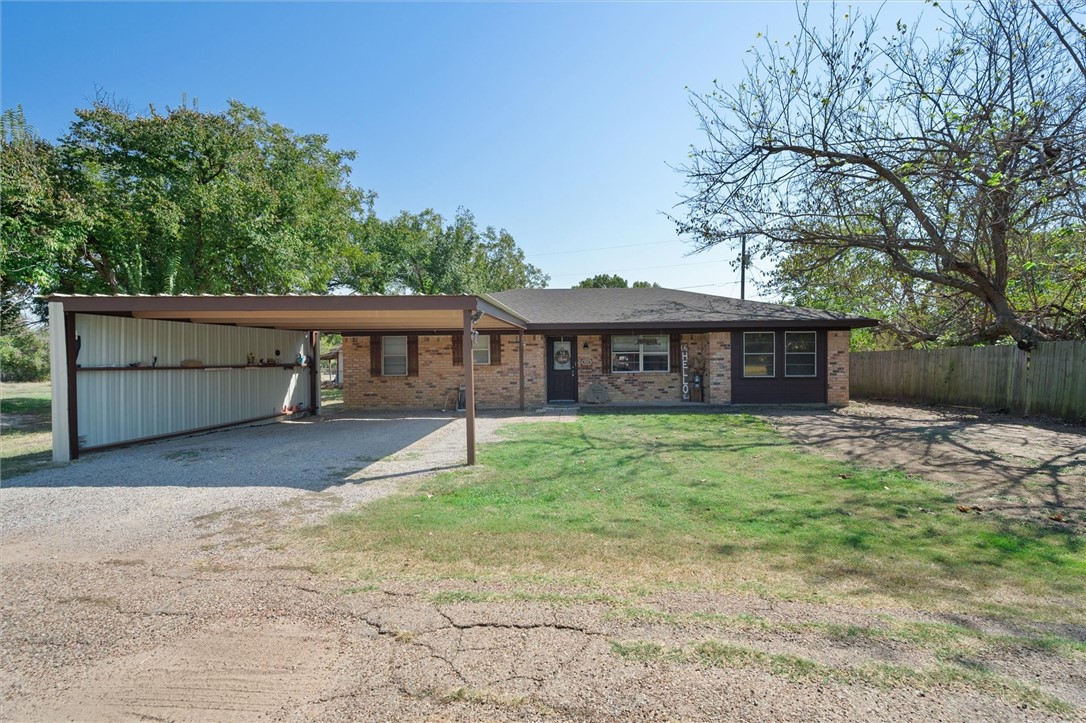 205 Castle Circle, Blooming Grove, Texas image 2