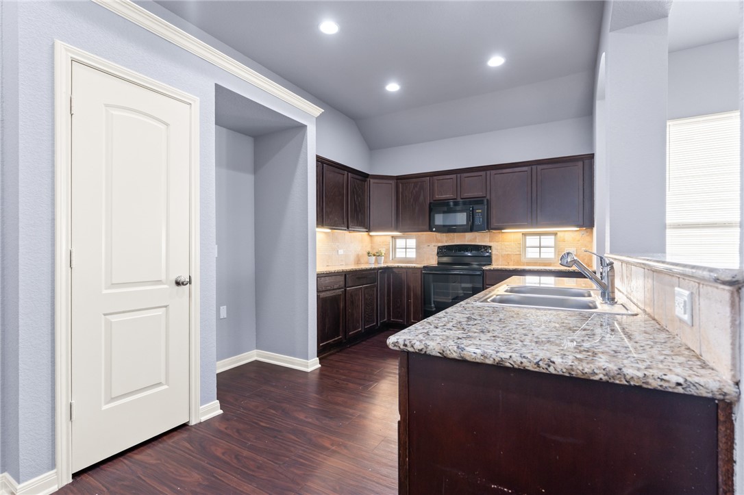 10709 Kestrel Court, Waco, Texas image 9