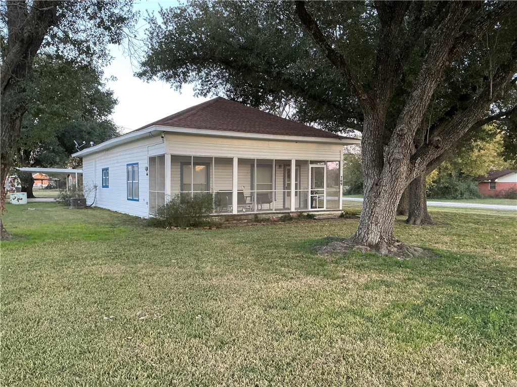 709 Tyler St, Thornton, Texas image 1