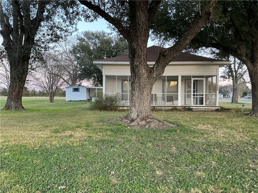 709 Tyler St, Thornton, Texas image 2