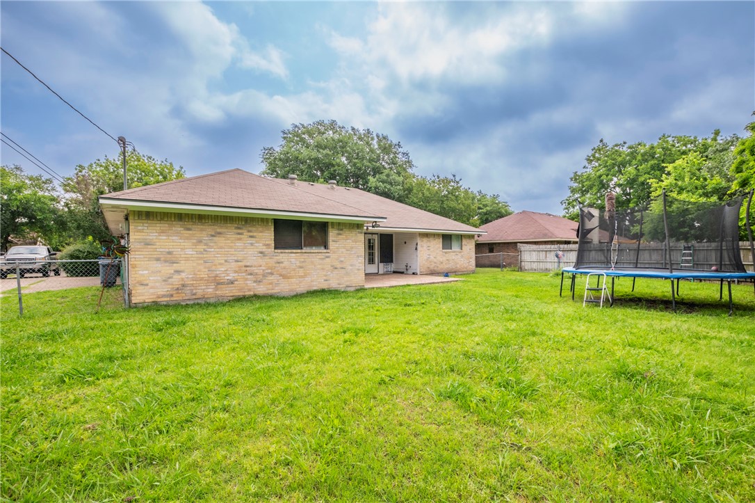 205 Bonham Drive, Hewitt, Texas image 18