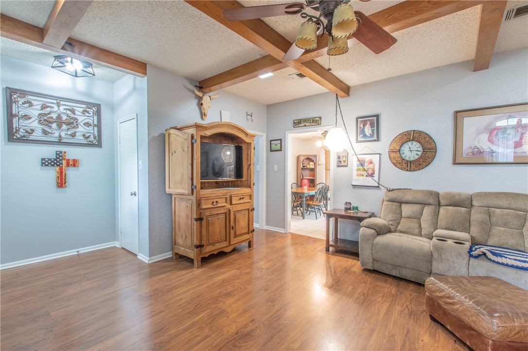 205 Bonham Drive, Hewitt, Texas image 3
