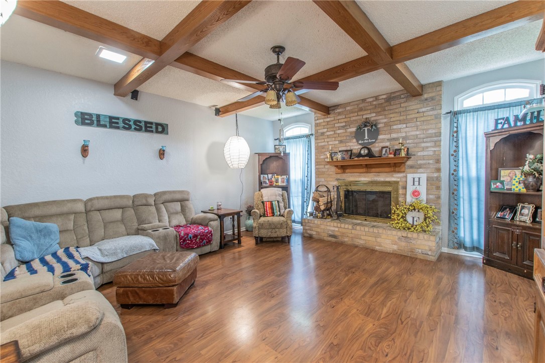 205 Bonham Drive, Hewitt, Texas image 2