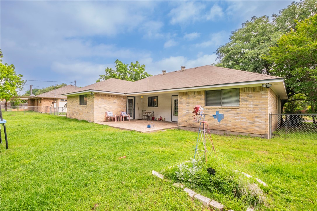 205 Bonham Drive, Hewitt, Texas image 17