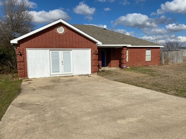 8001 Harvest Drive, Grandview, Texas image 1