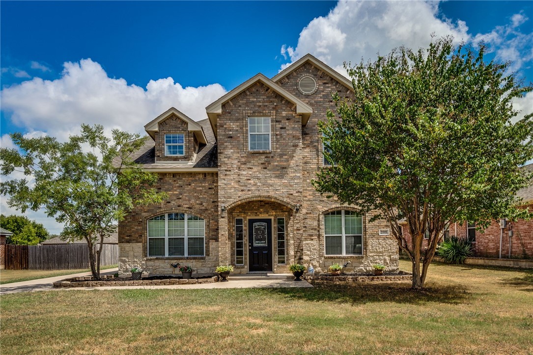 208 Cobblestone Circle, Red Oak, Texas image 2