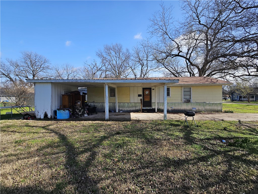 307 E State Street, Groesbeck, Texas image 2