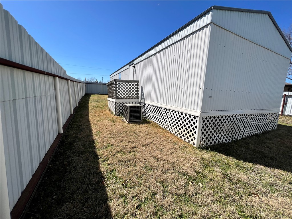 303 S Fairpark Street, Riesel, Texas image 6