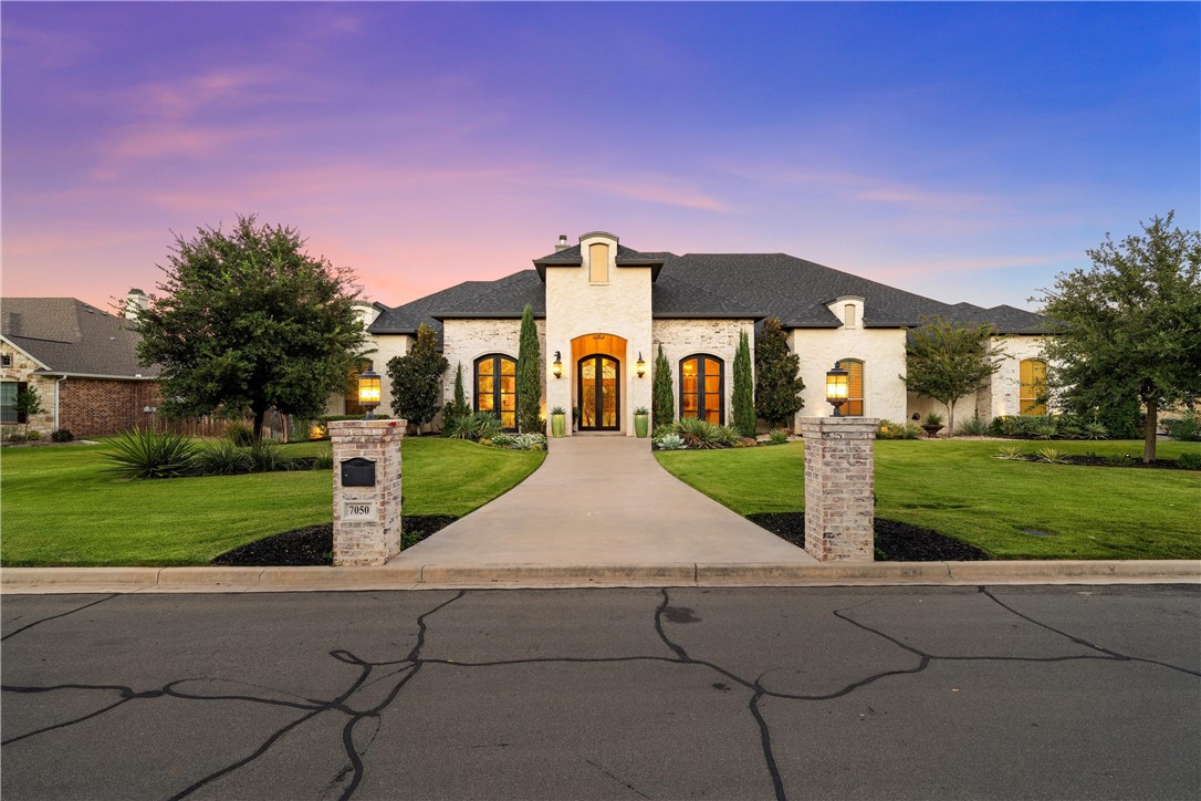 7050 Ledge Stone Drive, McGregor, Texas image 2