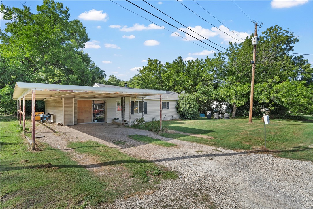 1215 W 9th Street, Clifton, Texas image 2