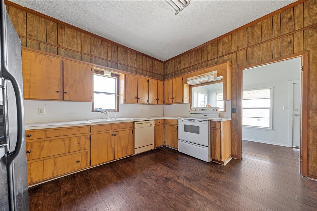 400 N Broadway Street, Riesel, Texas image 6