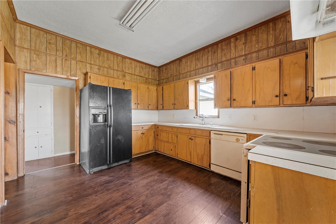 400 N Broadway Street, Riesel, Texas image 5